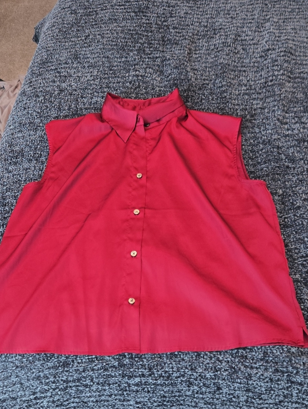 Banana Republic Sheen Sleeveless Button-Up Top in Deep Red